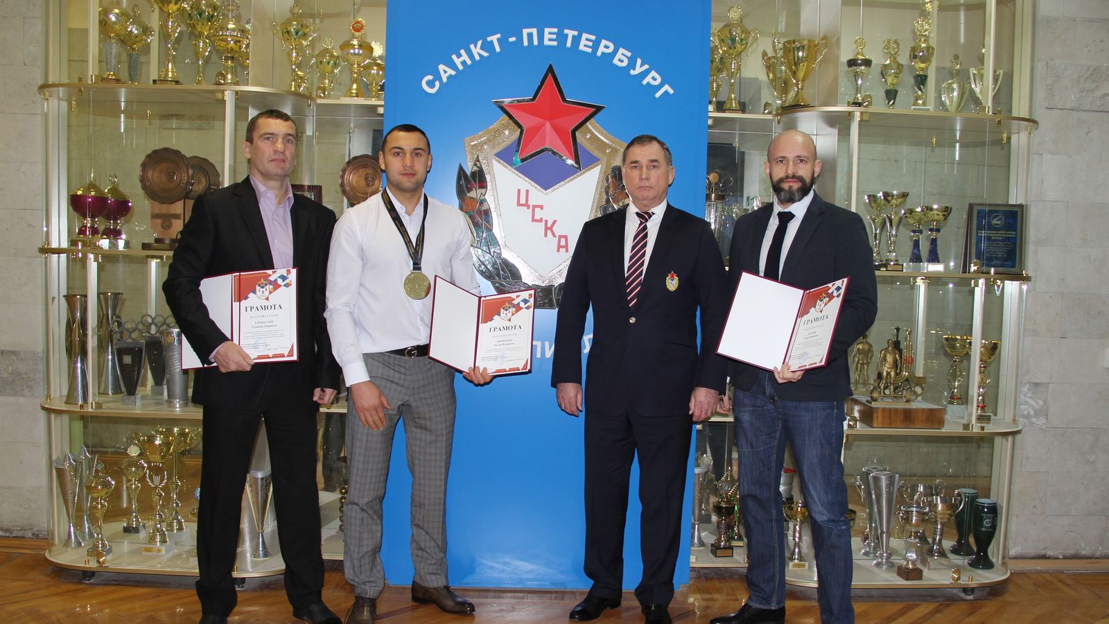 Начальник филиала ЦСКА/СПб встретился с чемпионом мира по кикбоксингу Русланом Бикменовым