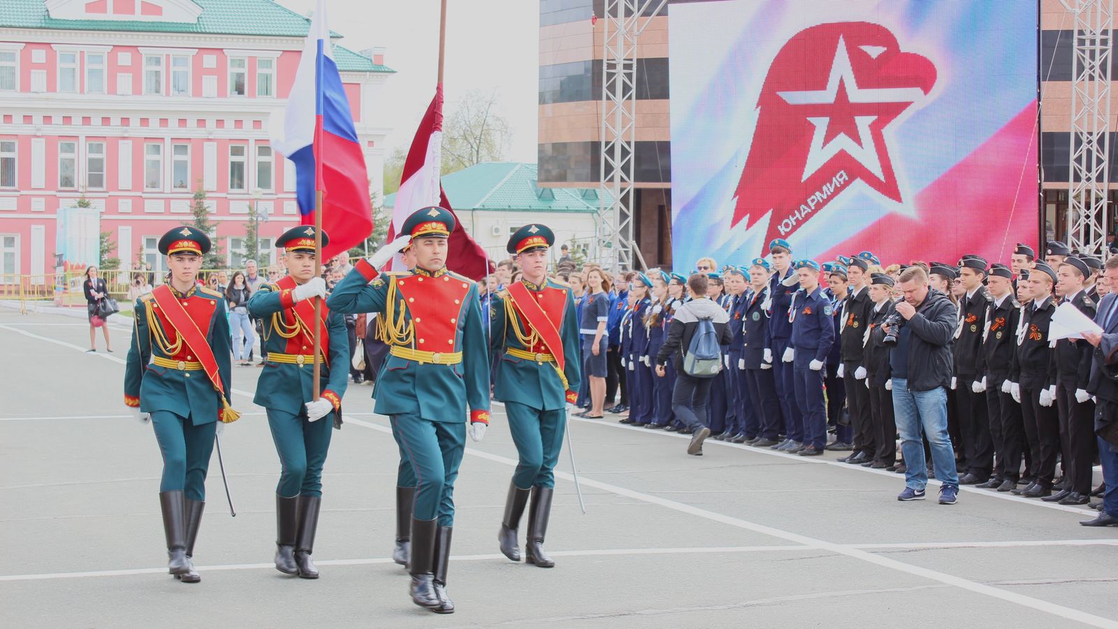 Более 1000 школьников вступили в ряды «Юнармии» в Мордовии