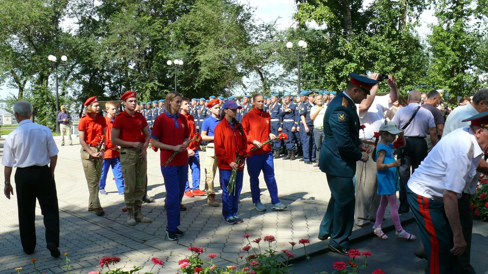 Цветы к памятникам полководцев возложили спортсмены и юнармейцы филиала ЦСКА г. Хабаровск в дни празднования 100-летия Восточного военного округа