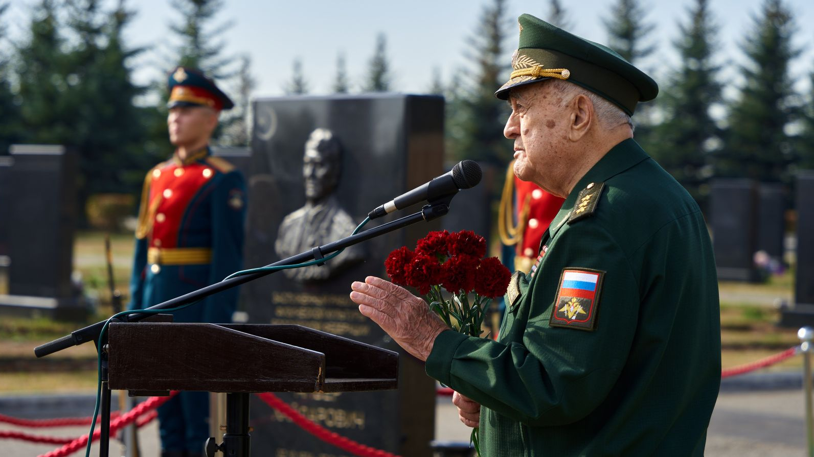 Почтили память Анвера Чанышева