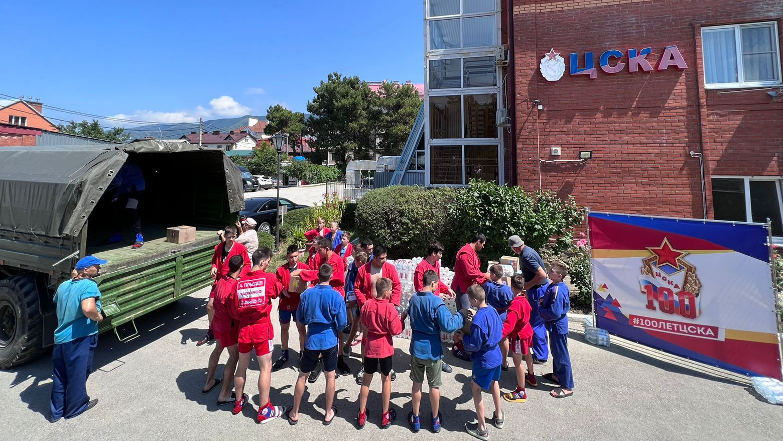 СЦ (г. Геленджик) филиала ЦСКА (г. Севастополь) отправил гуманитарный груз для передачи мирному населению освобождённых городов