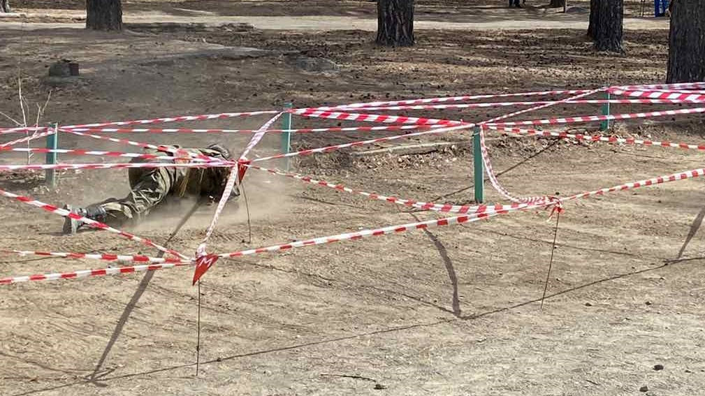 В СЦ (г. Чита) филиала ЦСКА/Хабаровск на окружном этапе конкурса «Воин мира» военнослужащие состязались на полосе препятствий