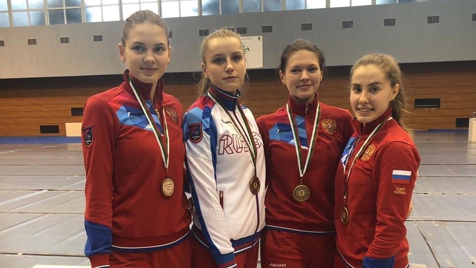 Рапиристки ЦСКА Елена Петрова и Александра Сундучкова завоевали «бронзу» в составе команды России на Кубке мира среди юниоров
