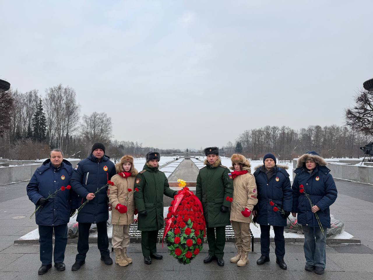 Представители петербургского филиала ЦСКА почтили память мужественных бойцов и жителей блокадного Ленинграда на Пискаревском мемориале