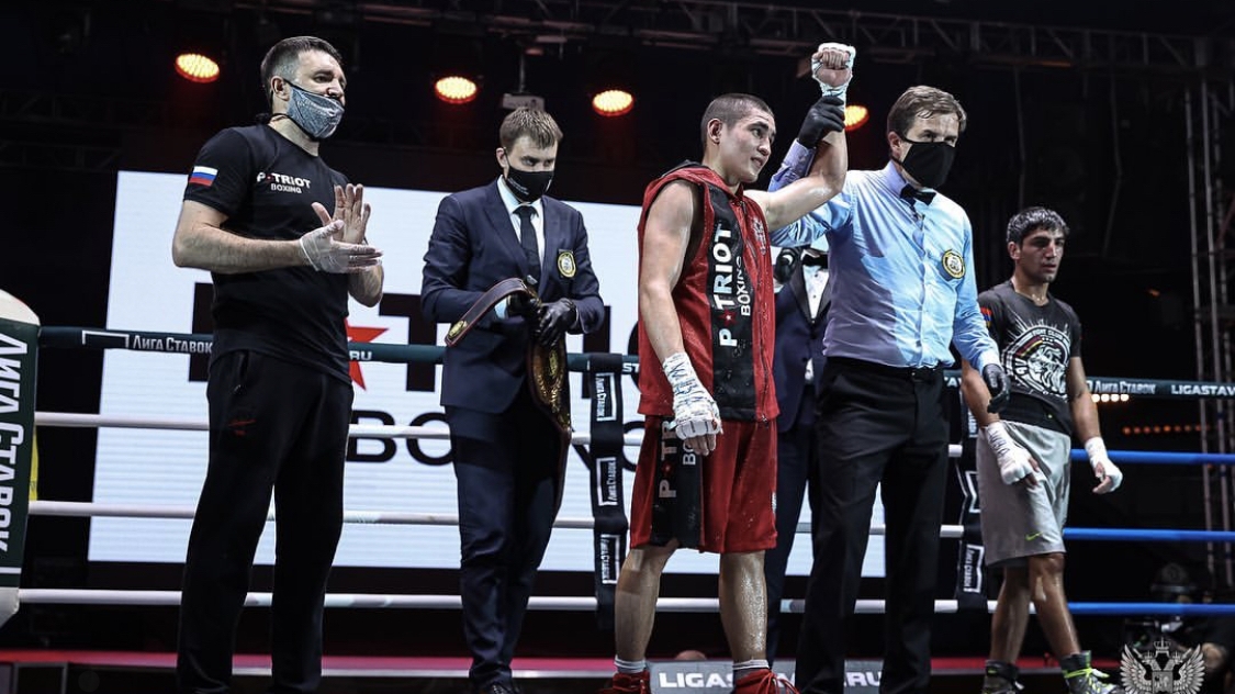 Армейский боксер Альберт Батыргазиев завоевал пояс WBA Asia в дебютном поединке на профессиональном ринге