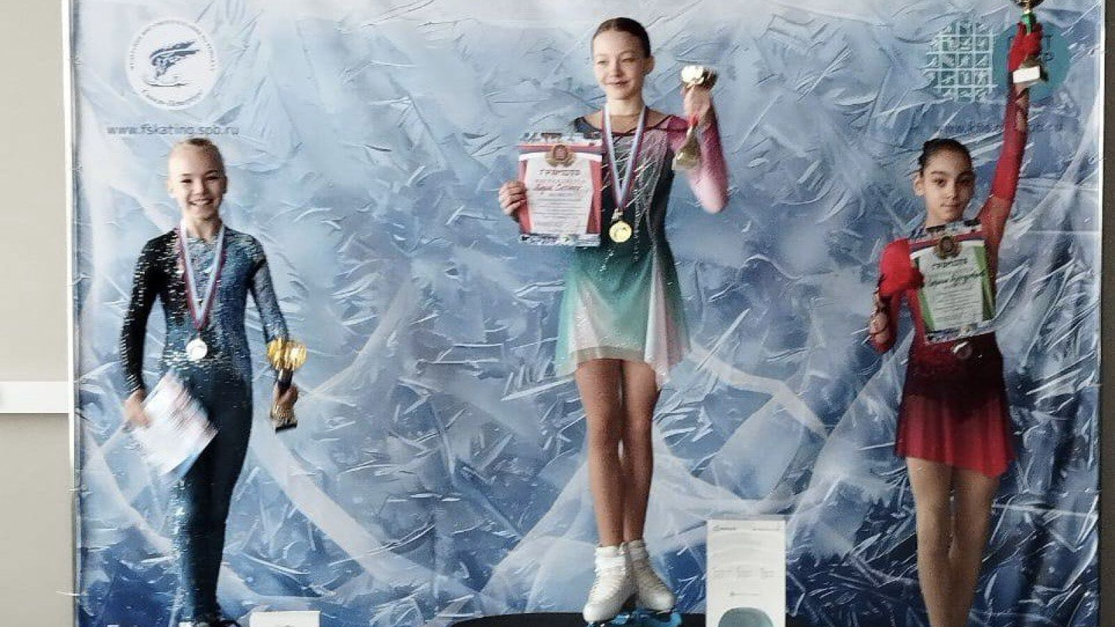 Воспитанница питерской спортшколы завоевала бронзу на региональных соревнованиях по фигурному катанию
