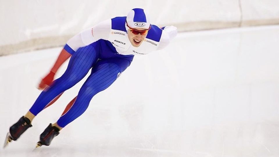 Конькобежцы ЦСКА Руслан Мурашов Виктор Муштаков и Павел Кулижников одержали победу в командном спринте на этапе Кубка мира в Японии