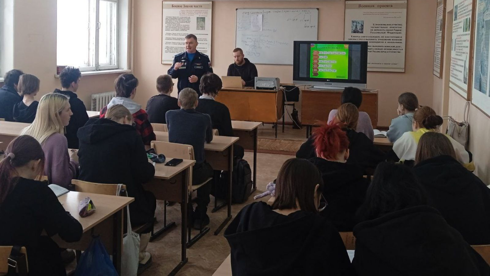 Урок мужества провел командир спортивной роты ЦСКА