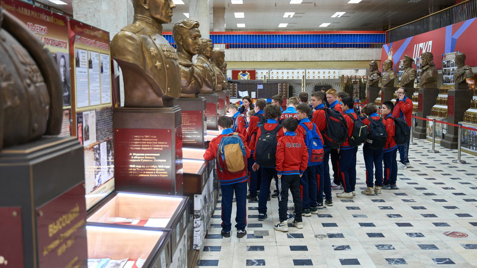 В КЛФК ЦСКА проходит передвижная выставка «Аллея Российской Славы»