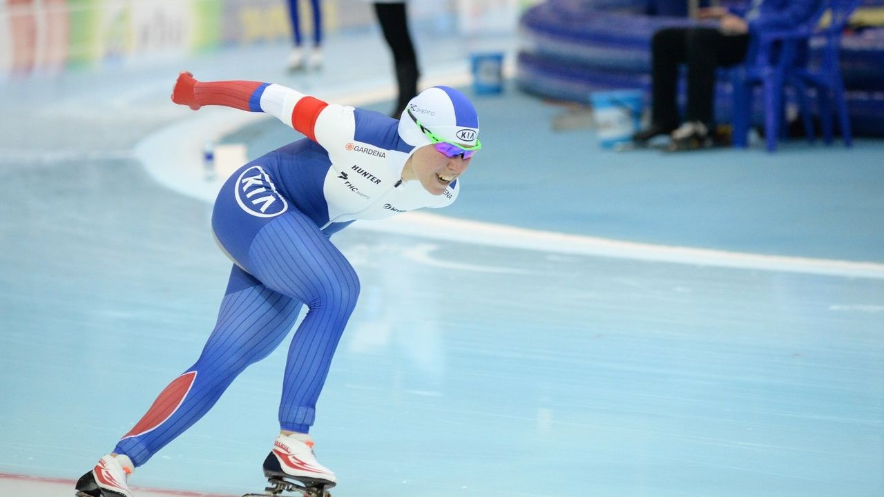 Армейские конькобежки Граф Воронина и Шихова выиграли «бронзу» командной гонки на  ЧМ-2017