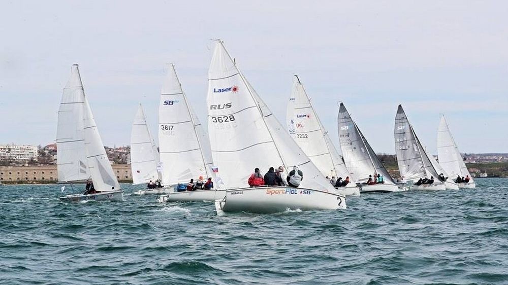 В Севастополе гонками для VIP-гостей завершилась регата "Русская Весна 2018"