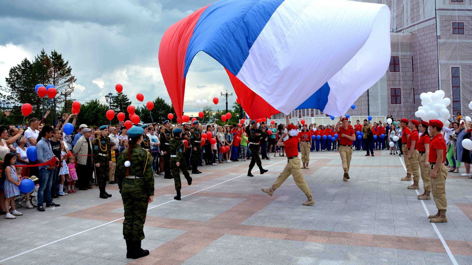 Спортсмены филиала ЦСКА/Хабаровск отметили День России масштабным флешмобом