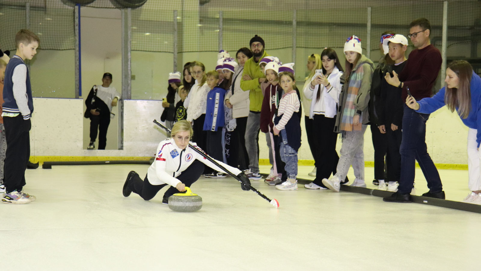 Юнармейцы СОК (г. Вилючинск) филиала ЦСКА/Хабаровск пришли в СК «Айсберг» на День открытых дверей посвященный керлингу