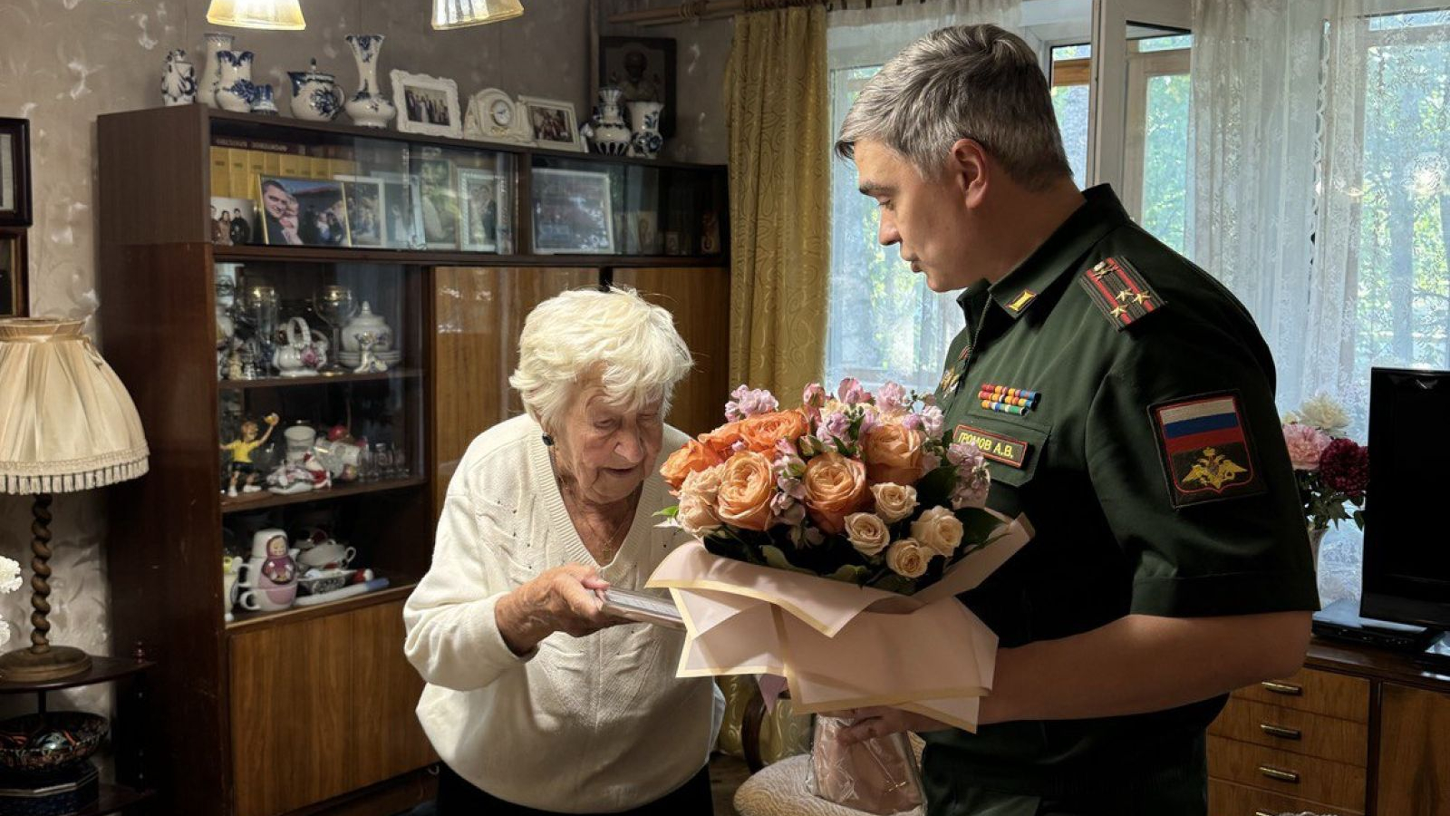 НАЧАЛЬНИК ЦСКА АРТЁМ ГРОМОВ ПОЗДРАВИЛ СО 101-ЛЕТИЕМ ВЕТЕРАНА ЦСКА ЛЮДМИЛУ СМИРНОВУ
