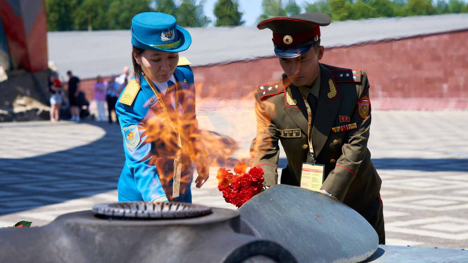 ТОРЖЕСТВЕННАЯ ЦЕРЕМОНИЯ ВОЗЛОЖЕНИЯ ЦВЕТОВ ПРОШЛА У МЕМОРИАЛА «ЗАЩИТНИКАМ НЕБА ОТЕЧЕСТВА» В ТУЛЕ