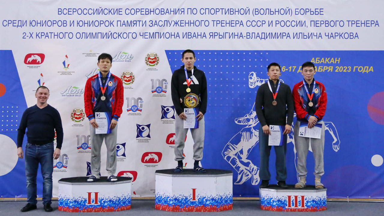 Серебряную и бронзовую медали завоевали воспитанники спортшколы «ЦСКА-Тыва» самарского филиала на Всероссийских соревнованиях по спортивной (вольной) борьбе