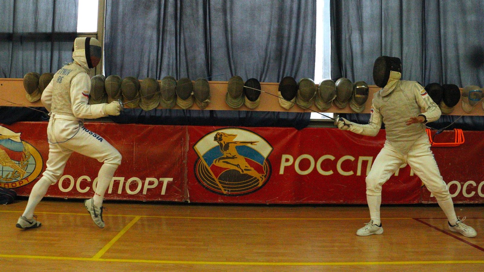 Во Дворце спортивных единоборств прошел чемпионат ЦСКА по фехтованию среди ветеранов