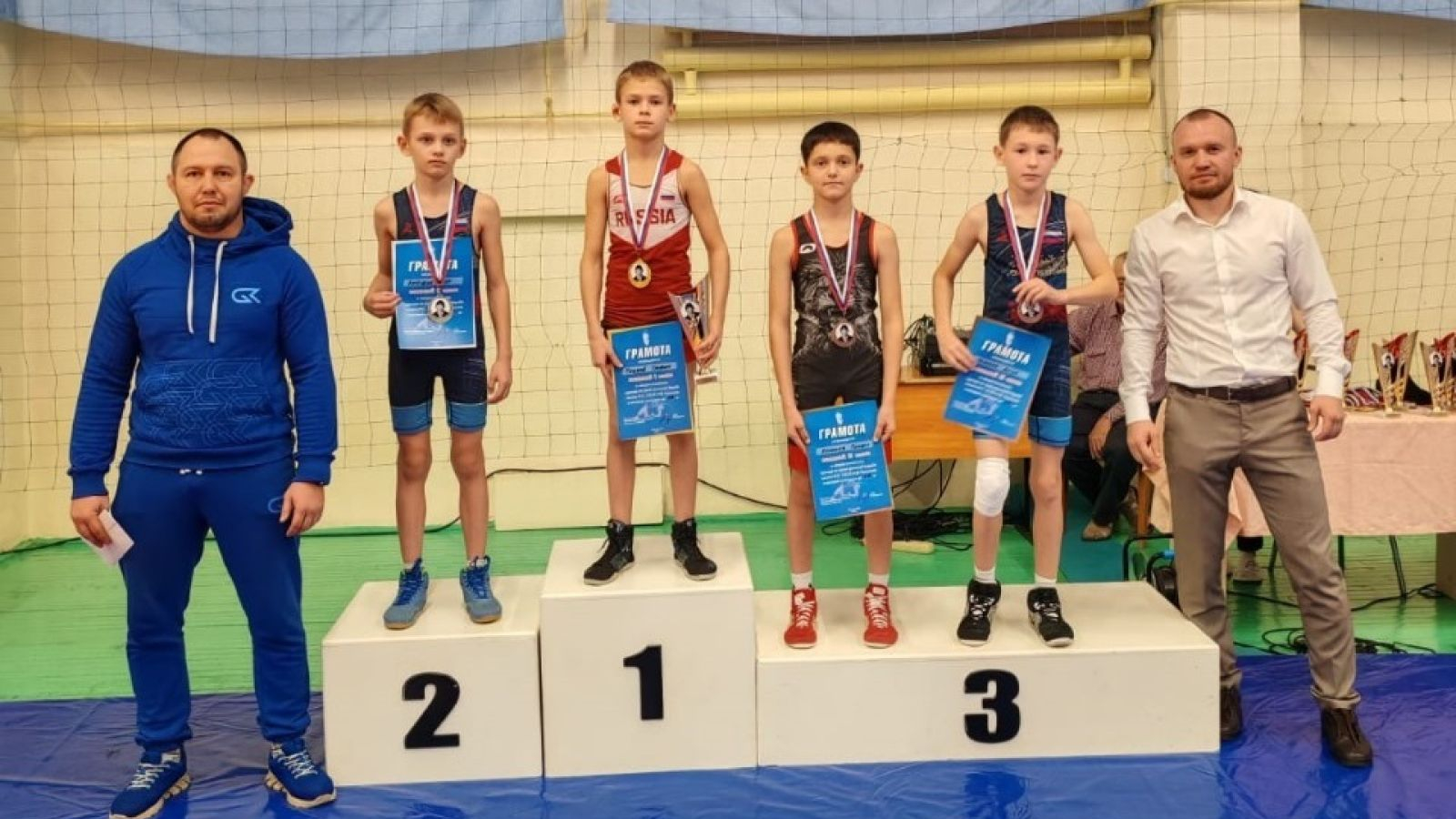 Пять золотых и две серебряные медали межрегионального турнира по греко-римской борьбе завоевали обучающиеся самарской спортшколы