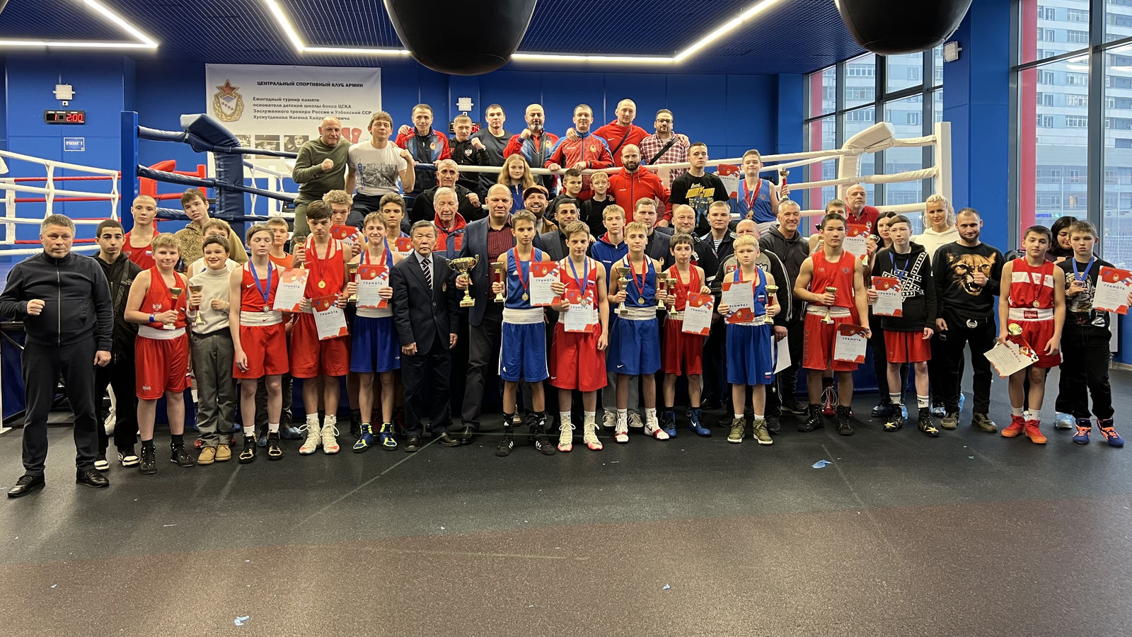 В преддверии Нового года в спортивной школе (олимпийского резерва по боксу и кикбоксингу имени В.П.Ульянича) провели сразу два открытых первенства СШОР ЦСКА