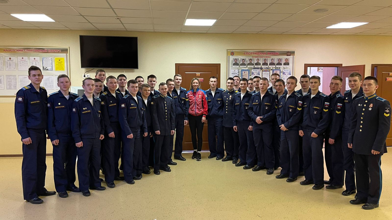 Спортсменка ЦСКА Вера Филатова провела ознакомительную встречу с обучающимися кадетской спортивной школы ВИФК