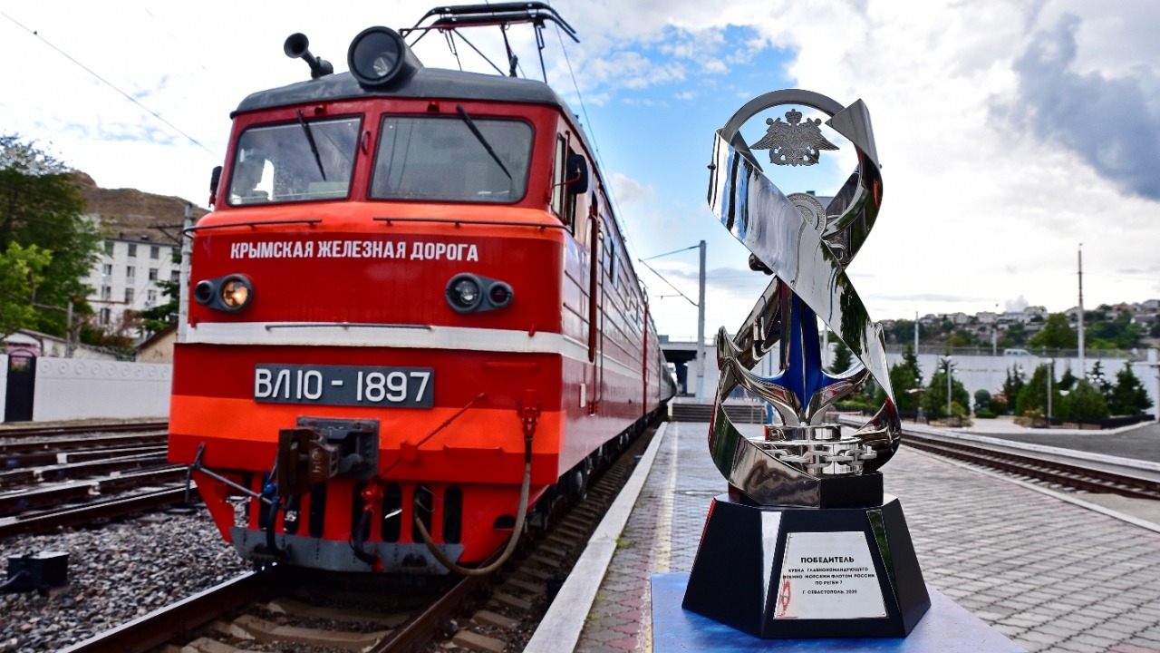 По Крымскому мосту в Севастополь прибыл кубок Главнокомандующего военно-морским флотом России по регби-7