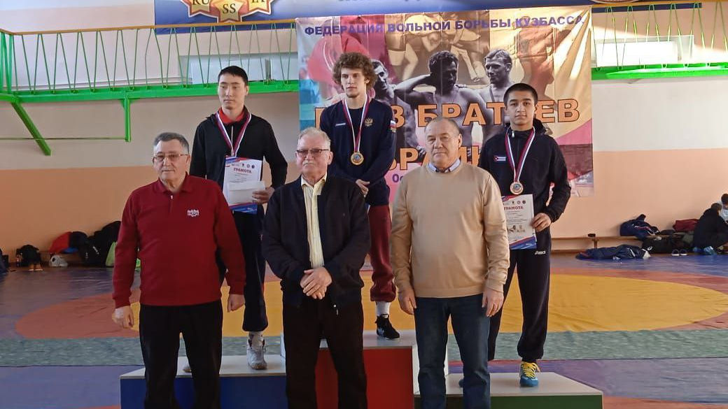 Серебряную медаль в копилку ЦСКА на Всероссийских соревнованиях по вольной борьбе заработал воспитанник спортшколы «ЦСКА-Тыва»