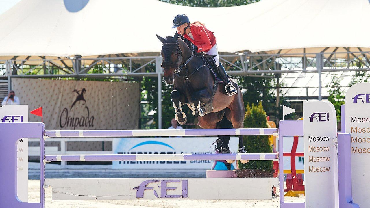 Анастасия Щербакова (ЦСКА) завоевала 3 награды на Международном соревновании по конкуру этапа Кубка наций