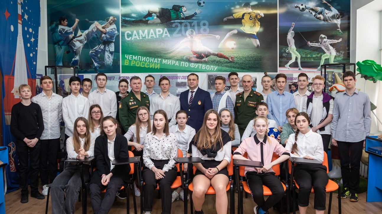 Встреча с чемпионом. Самарский филиал организовал «Олимпийский урок» для учеников подшефного спортивного лицея