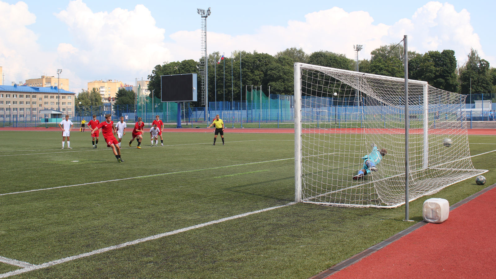 Волевая победа смоленских армейских футболистов