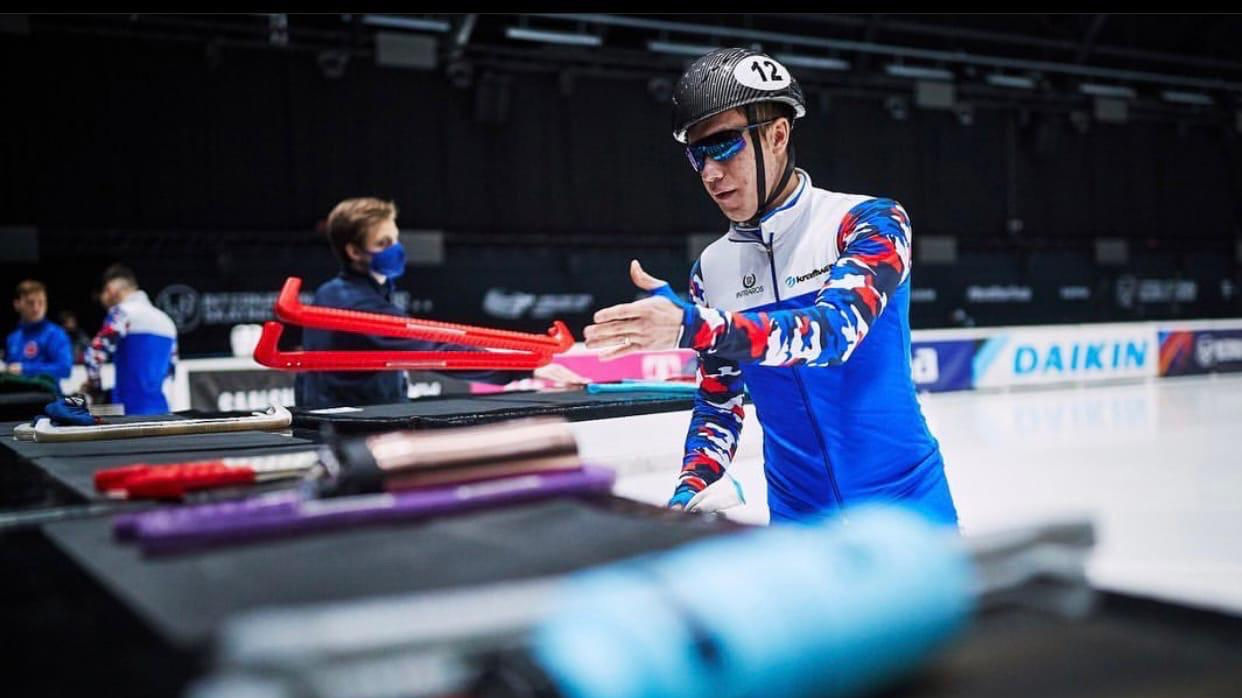 Несмотря на «трудный» лед рядовой спортивной роты ЦСКА г. Самара Павел Ситников выиграл Чемпионат России по шорт-треку