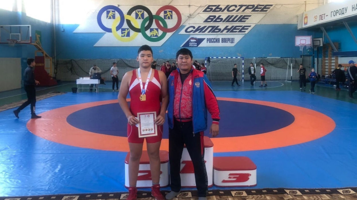 Две медали с краевой турнир по вольной борьбе привезли воспитанники спортивной школы «ЦСКА - Тыва» г. Кызыл самарского филиала ЦСКА