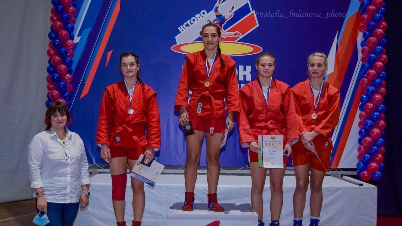 Армейские самбистки Валентина Остапец Ольга Захарцова и Татьяна Казенюк завоевали три награды на Кубке России в Кстово