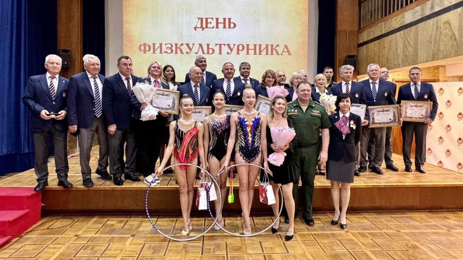 В МОСКВЕ ОТМЕТИЛИ ДЕНЬ ФИЗКУЛЬТУРНИКА