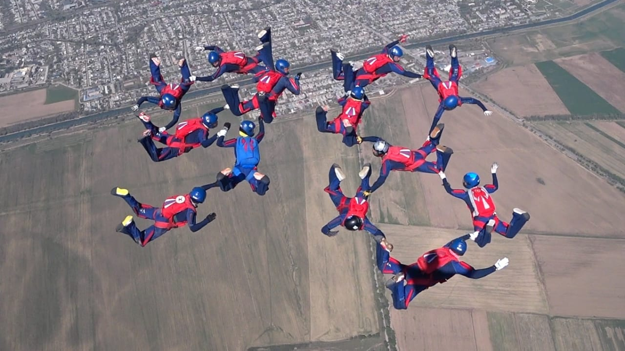 ЦСКА 98 лет: Армейские парашютисты поздравляют Клуб с Днем Рождения