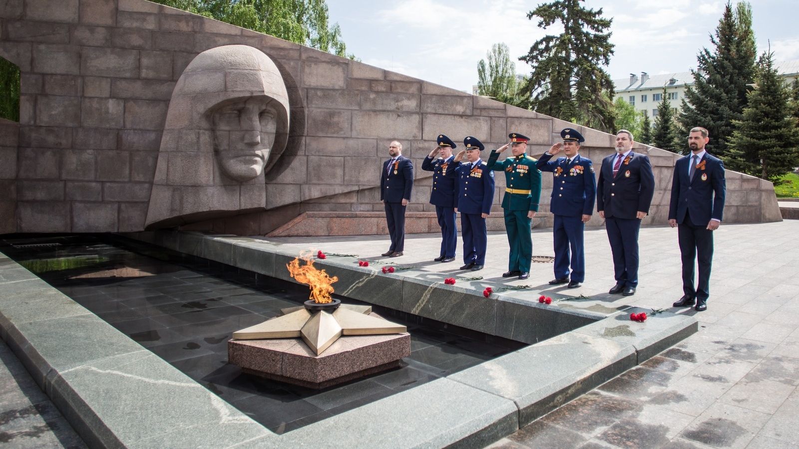 День Победы: армейцы ЦСКА/Самара возложили цветы к Вечному огню