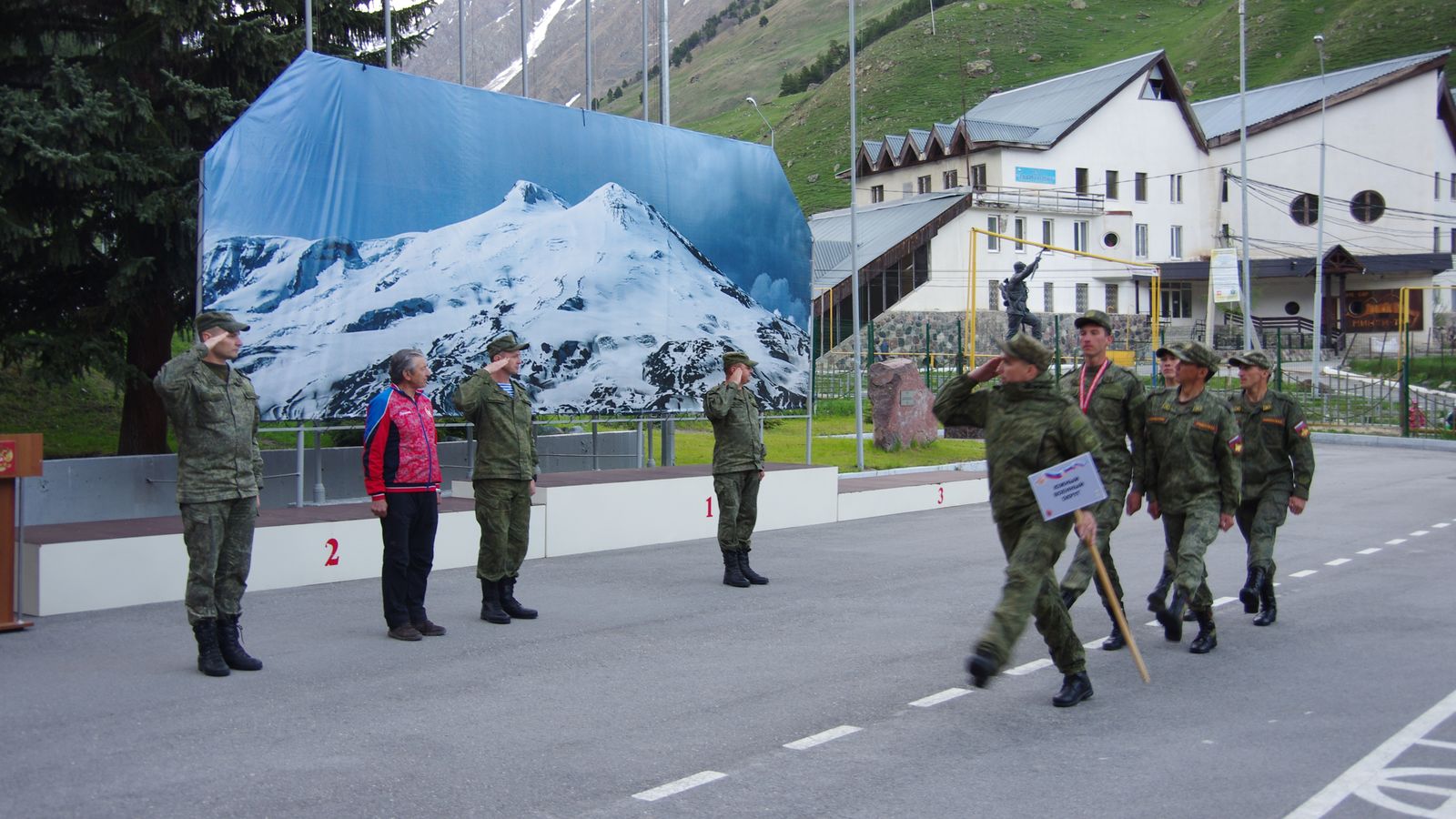 Команда ЦВО победила на Спартакиаде ВС РФ по горному троеборью в Терсколе