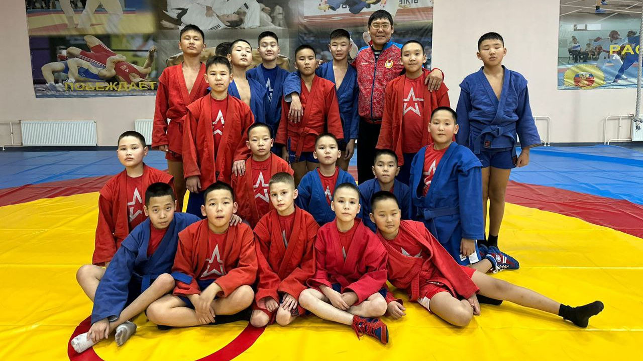 Тренировка по самбо от ЦСКА для кадетов Кызылского президентского кадетского училища