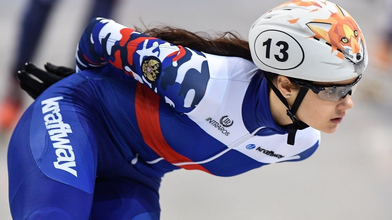 Армейские спортсменки Софья Просвирнова и Евгения Захарова – победительницы Универсиады в эстафете в шорт-треке