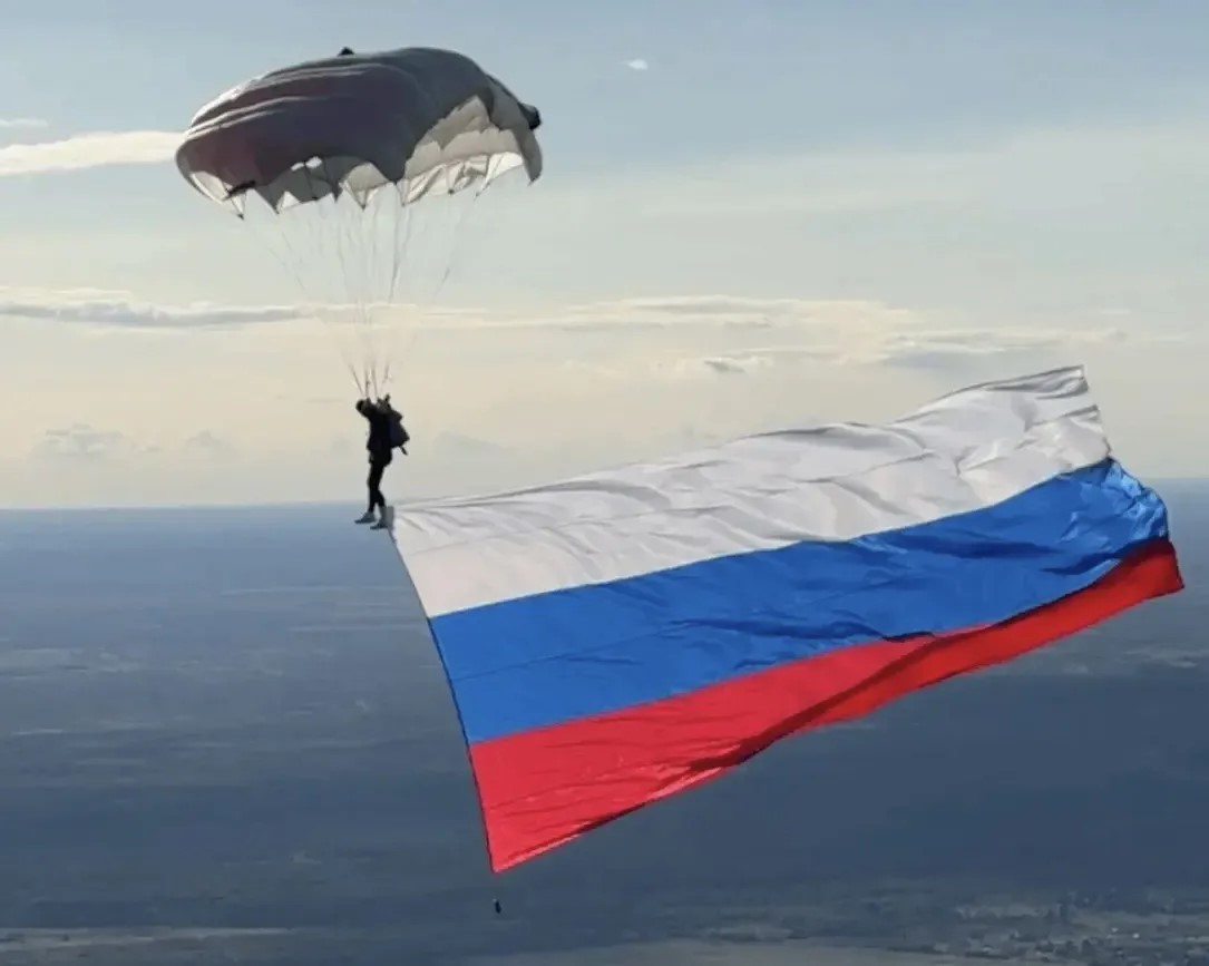 С Днём Государственного флага Российской Федерации! Символ единства, гордости и великой истории!