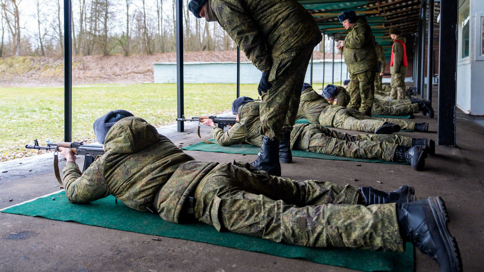 Новобранцы спортивных рот отработали занятия по огневой подготовке