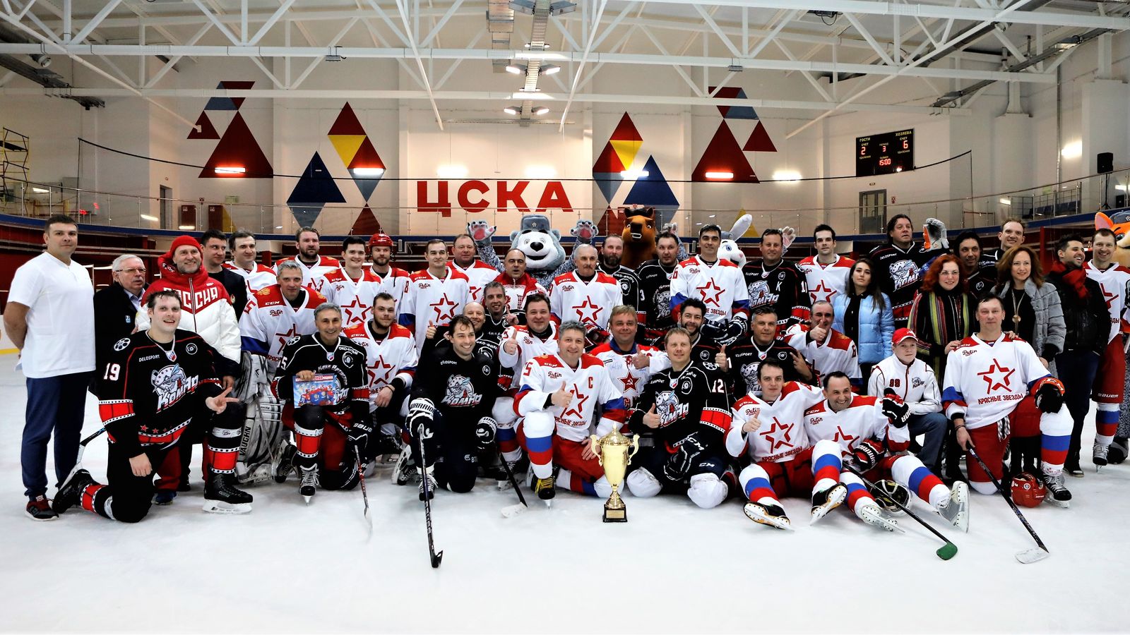 В Москве прошел гала-матч по хоккею посвященный Дню космонавтики