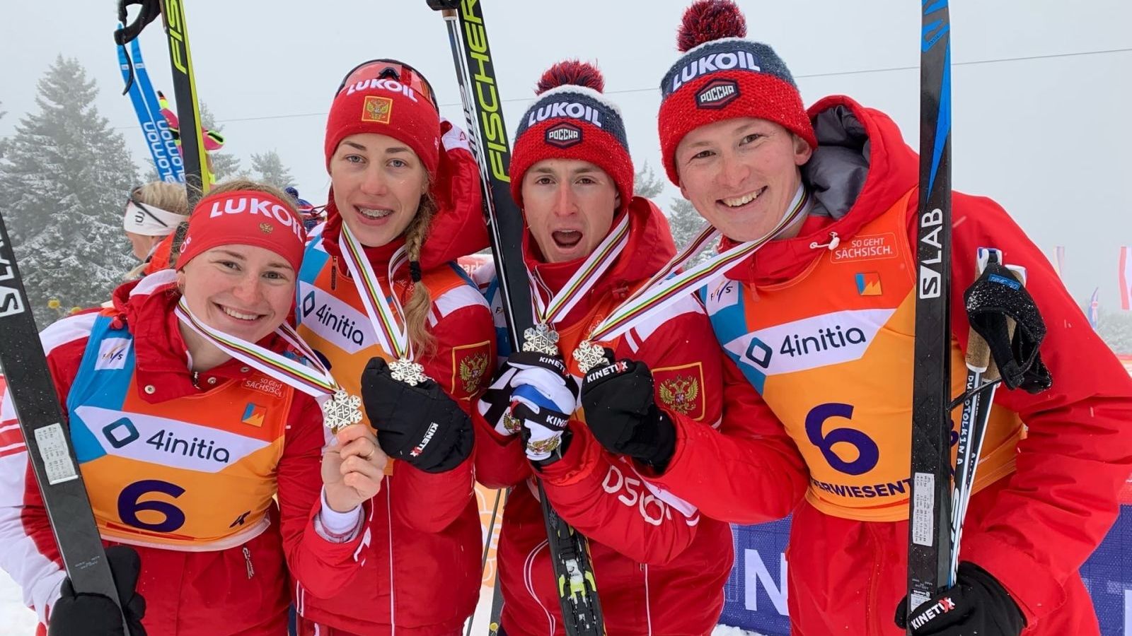 Лыжники ЦСКА Христина Мацокина и Сергей Ардашев стали вторыми в смешанной эстафете на молодежном чемпионате мира в Германии