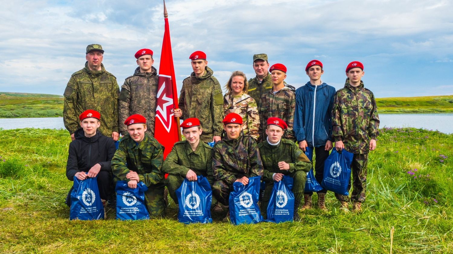 Северный флот высадил «экологический десант» юнармейцев на острове Кильдин