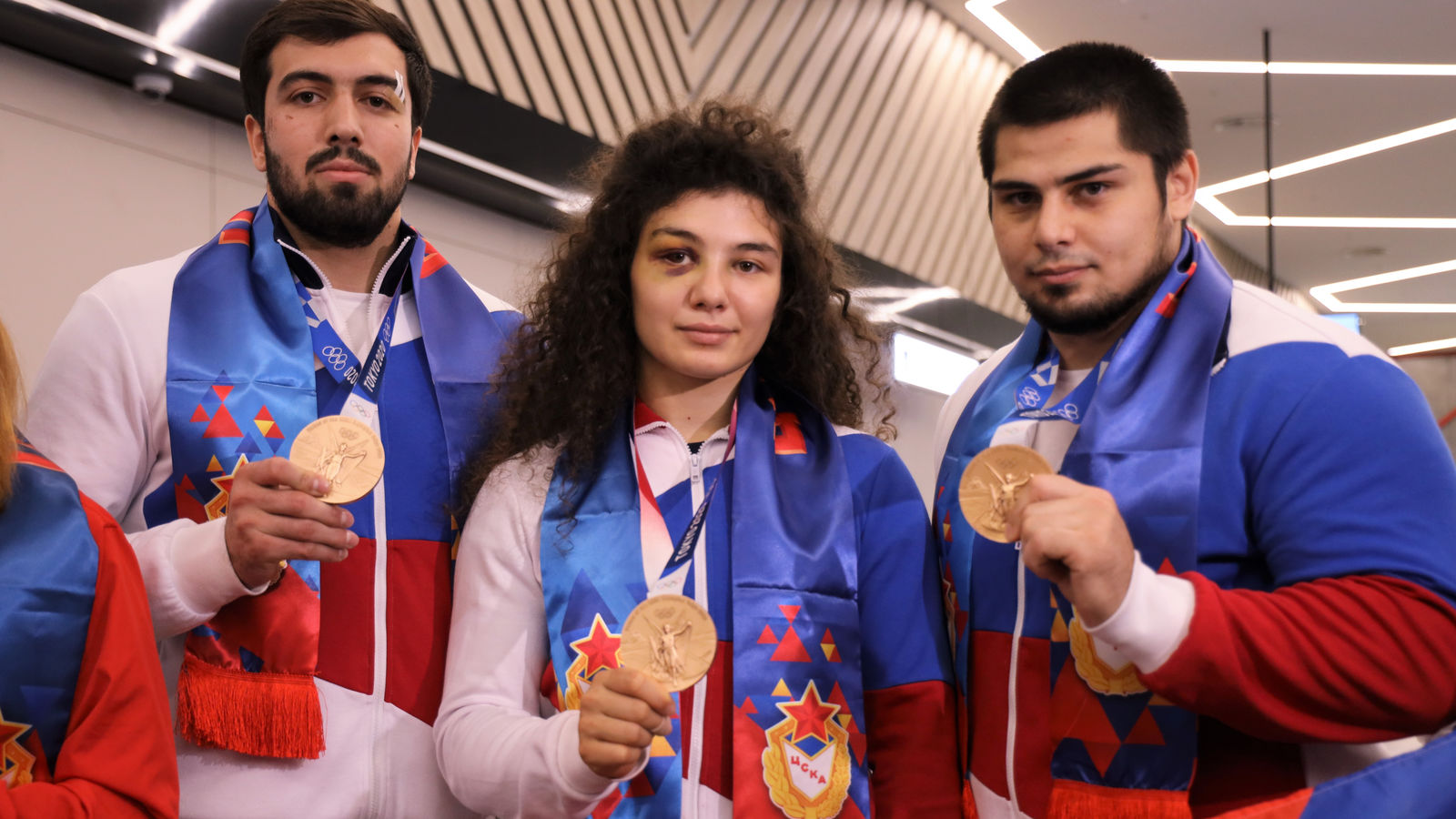 В Москве встретили армейских призеров Олимпиады-2020 - рапиристов теннисистов стрелков и дзюдоистов