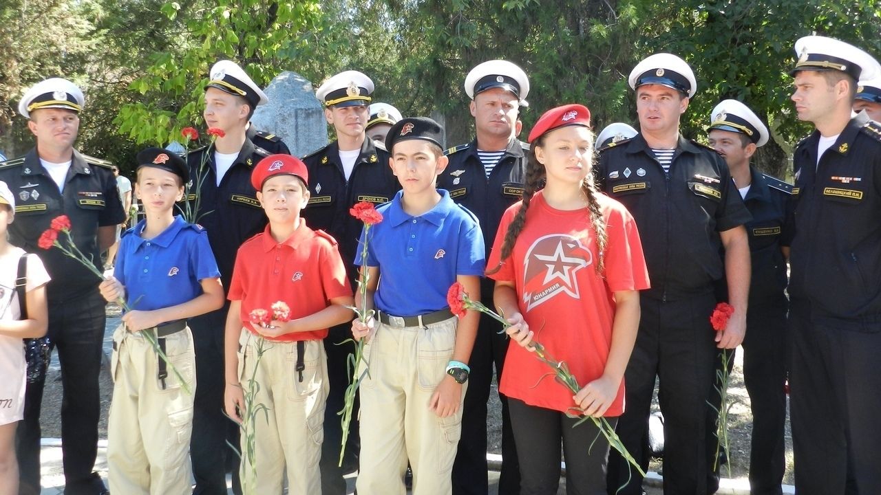 Юнармейцы спортивного центра приняли участие в траурных мероприятиях по случаю 18-й годовщины гибели подводной лодки "Курск"