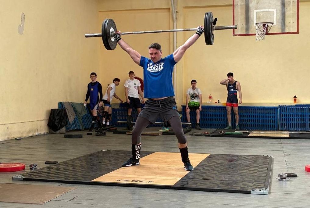 На базе ЦСКА Севастополь прошли соревнования по тяжелой атлетике