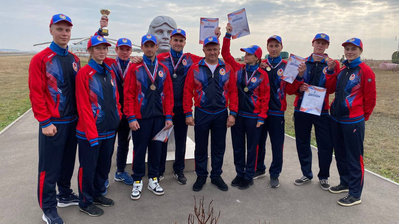 Выступление воспитанников секции парашютного спорта спортшколы ЦСКА/Самара и команды парашютистов ЦСК ВВС (г. Самара) на Всероссийских соревнованиях увенчалось успехом