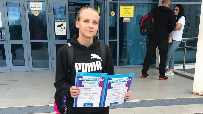 Воспитанница спортивной школы (ЦСКА г. Ростов-на-Дону) Анна Подлесная завоевала две награды Первенства ЮФО по плаванию