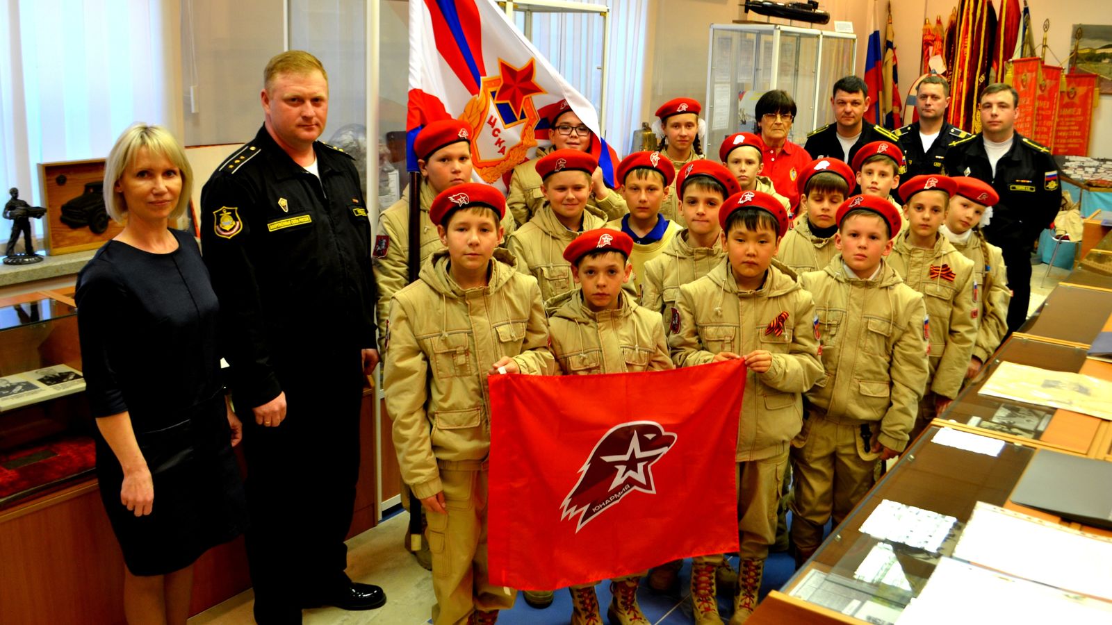 В Вилючинске юнармейцы ЦСКА отпраздновали 325-летие со дня спуска первого военного корабля России