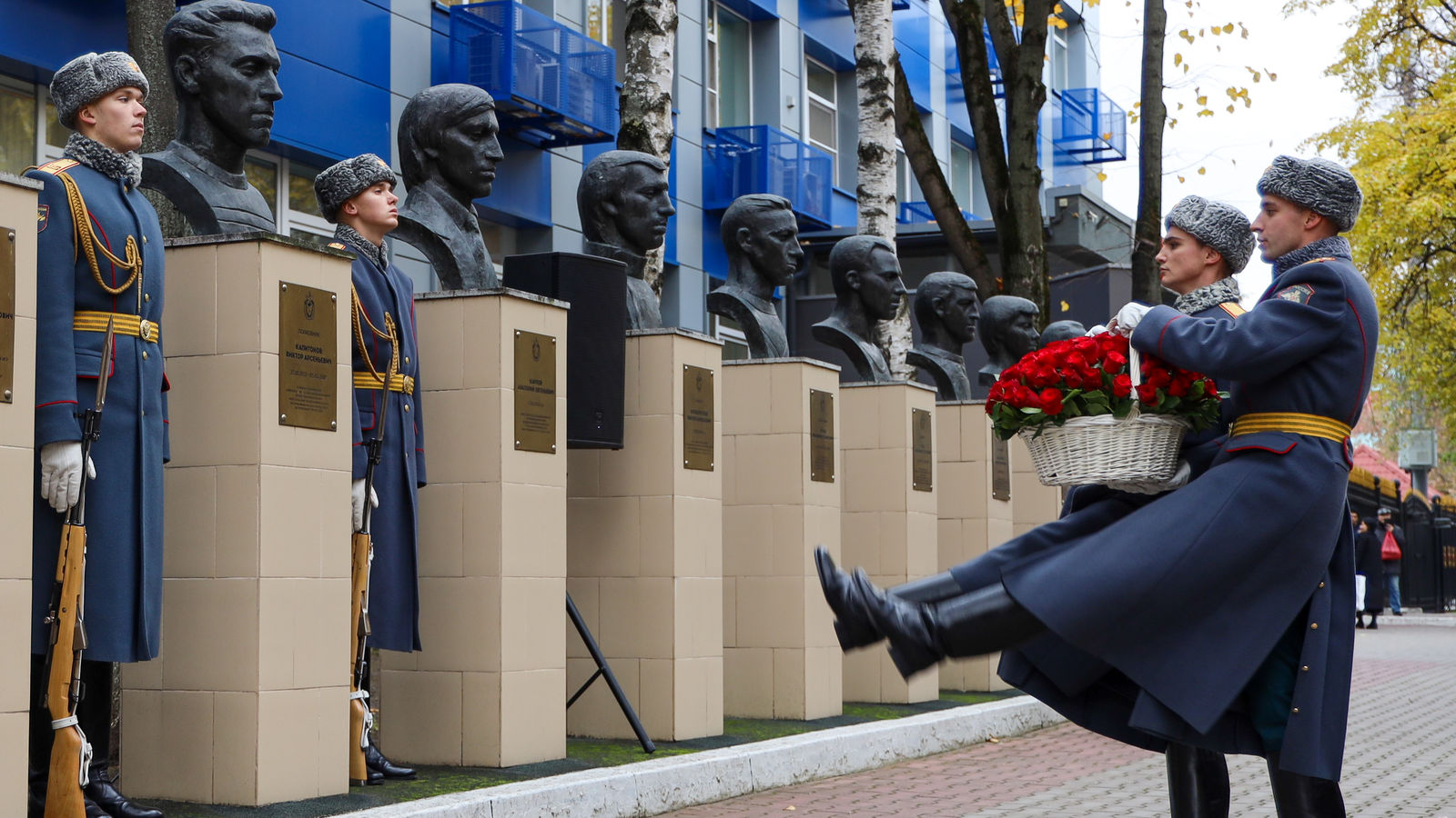 На Аллее спортивной славы ЦСКА почтили память первого советского олимпийского чемпиона по велоспорту полковника в отставке Виктора Арсеньевича Капитонова